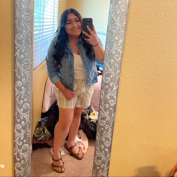 Profile Picture of Danielle Curtis (@babbyydaniii) on Poshmark