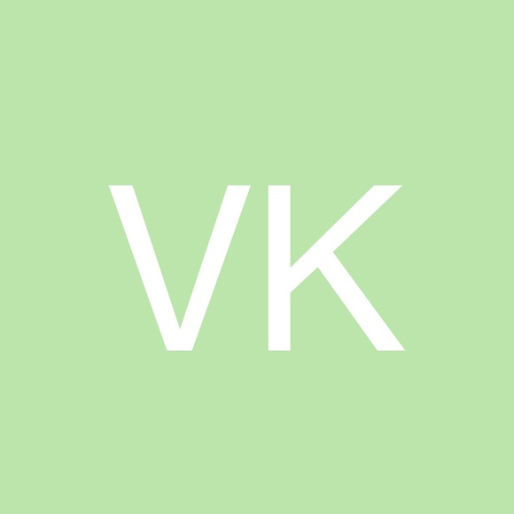 Profile Picture of Viktoriia Karlikova (@vkarlikova) on Poshmark