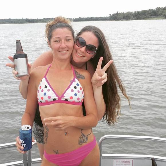 Profile Picture of Amanda Feathers (@fez4life) on Poshmark