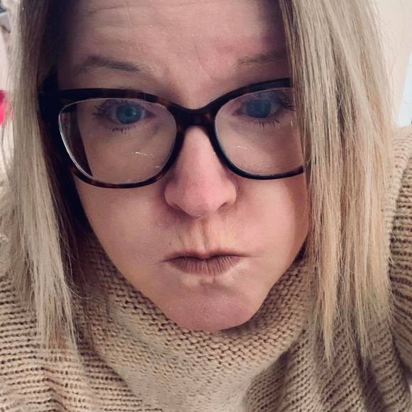 Profile Picture of Tara Gansert (@aunteett) on Poshmark
