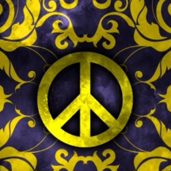 Profile Picture of Daniele Lormand (@daniele4618) on Poshmark