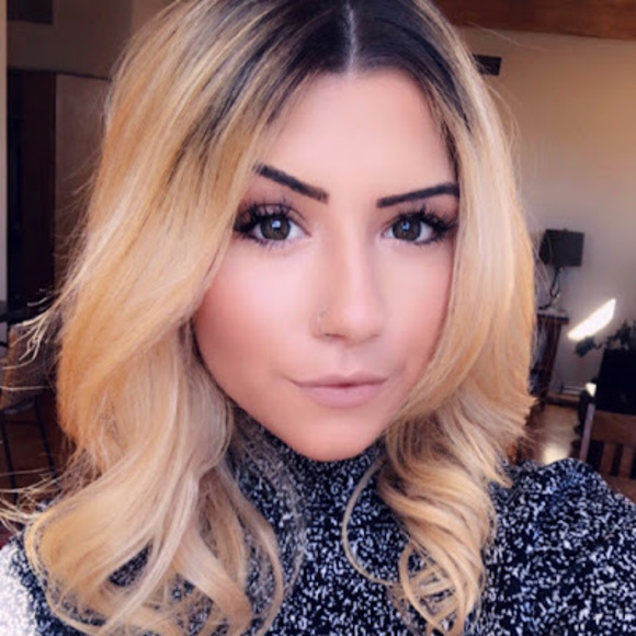 Profile Picture of Cassandra Pinto (@cassandrapinto) on Poshmark