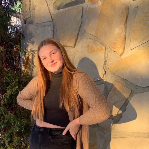 Lydia Bilodeau - Poshmark Profile Picture of Lydia Bilodeau (@lydiabilodeau) on Poshmark