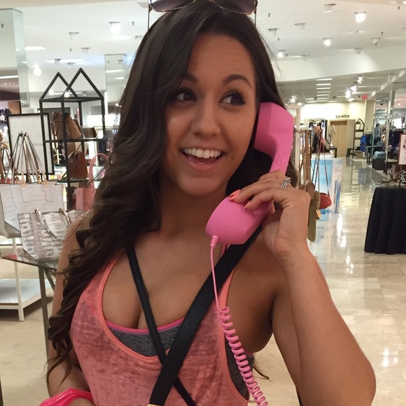 Profile Picture of Brittany Robards (@brobards17) on Poshmark