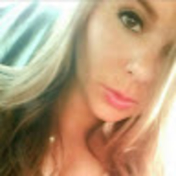 Profile Picture of Jasmine Towner (@jasmine6159) on Poshmark