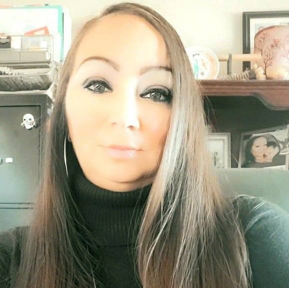 Profile Picture of Angela Koslowski (@angelakoslowski) on Poshmark