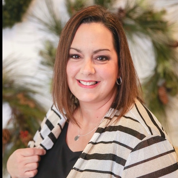 Profile Picture of Chanda Beafore (@crbeafore) on Poshmark