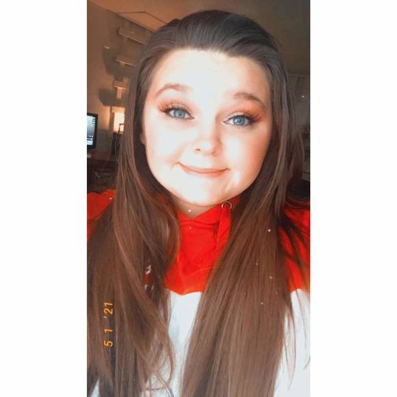 Profile Picture of Brittnie Adaway (@brittnieadaway) on Poshmark