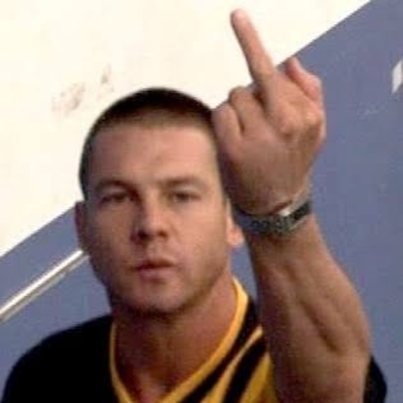 Profile Picture of Luke Shadbolt (@lukesi90000) on Poshmark