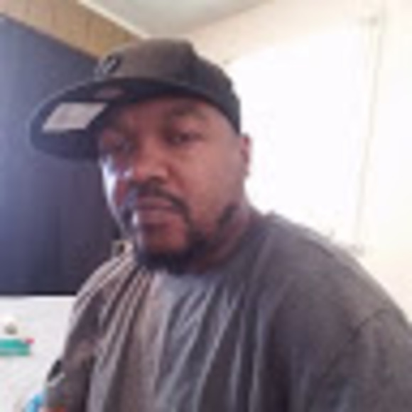 Profile Picture of Karon Bryant (@karonbryant40) on Poshmark