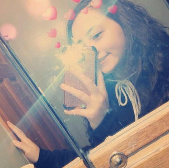 Profile Picture of Haley Perrine (@haley_perrine) on Poshmark