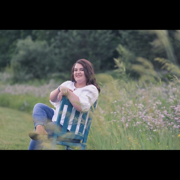 Profile Picture of Bailey Redlinger (@bayyelizabeth) on Poshmark