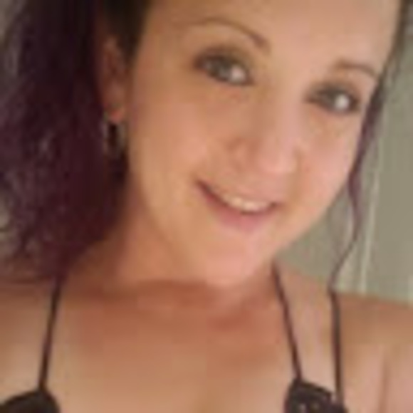 Profile Picture of Shawn Welch (@lovemy2kids12) on Poshmark