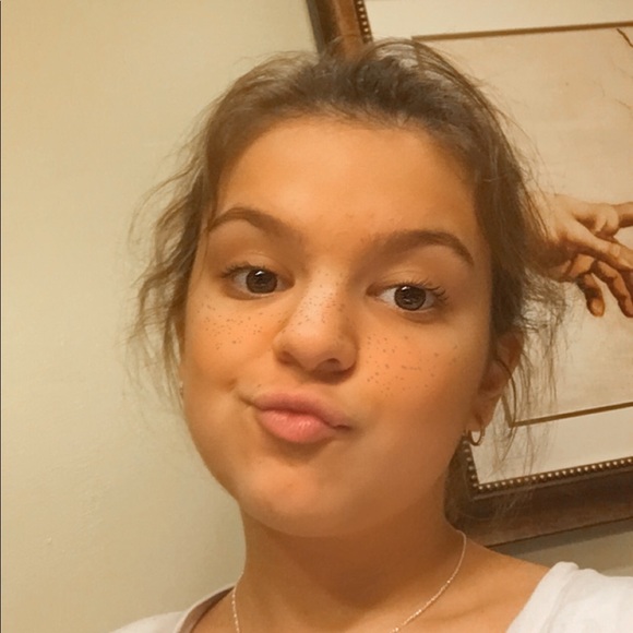 Profile Picture of Vinci Introna (@vinciintrona) on Poshmark