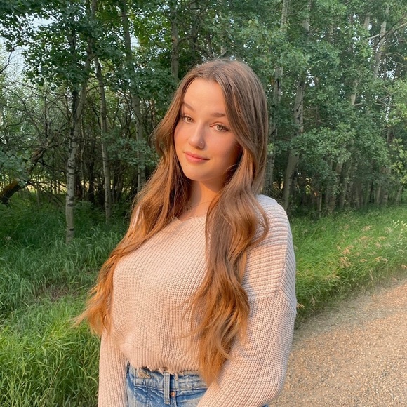 Profile Picture of Alex Jeffery (@alexjefferyy) on Poshmark