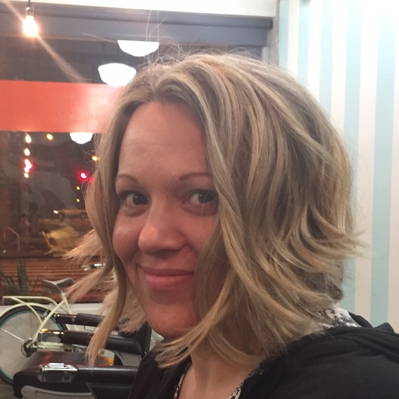 Profile Picture of Melissa Collison (@mlcollison) on Poshmark