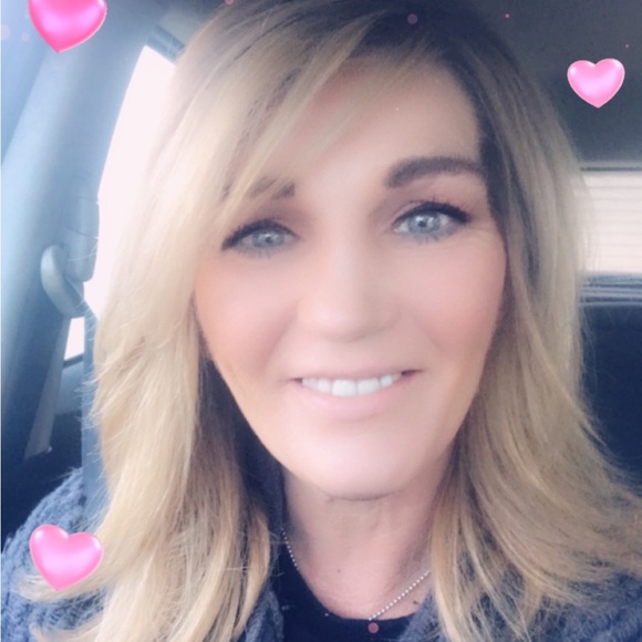 Profile Picture of Lisa Mccloud (@lisamccloud472) on Poshmark