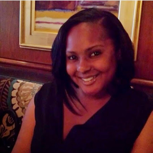 Profile Picture of Tameka Mccarter (@tamekadnl) on Poshmark