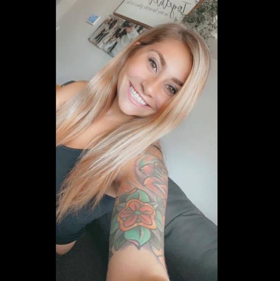 Profile Picture of Brianna Rutkosky (@brixashtonlee) on Poshmark