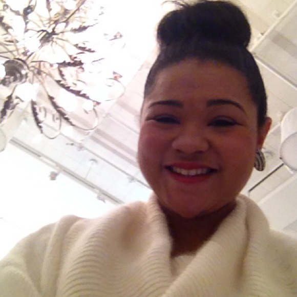 Profile Picture of Kennetta Lewis (@nettbomb) on Poshmark