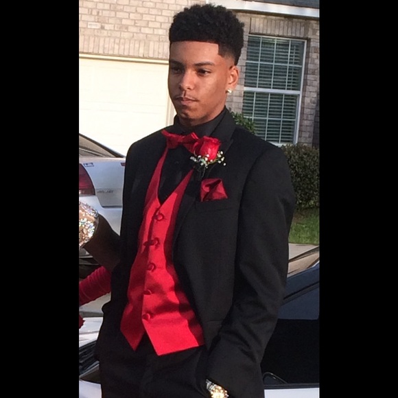 Profile Picture of Jonathan Moreland (@jmore226) on Poshmark