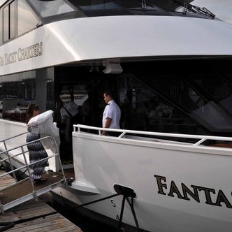 Profile Picture of Deborah Krug (@incomebuilding) on Twitter