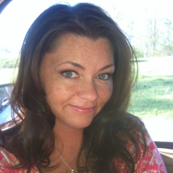Profile Picture of Bobbie Stephens (@bobbiestephe378) on Poshmark