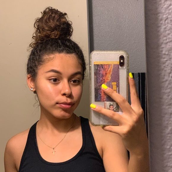 Profile Picture of Clarissa Gonzalez (@clarie59) on Poshmark