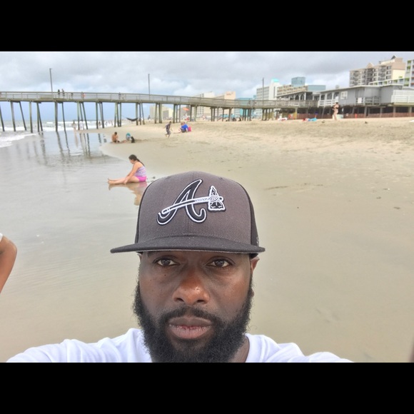 Profile Picture of Korey Scott (@koreyscott) on Poshmark