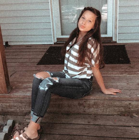 Profile Picture of Elizabeth Howder (@elizabethhowder) on Poshmark