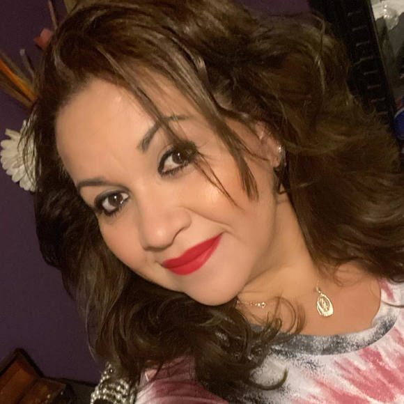 Profile Picture of Rose Miramontez (@rosemiramontez) on Poshmark