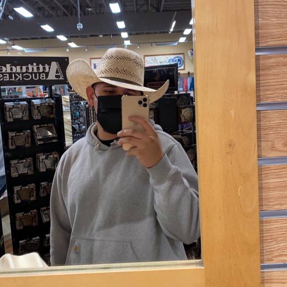 Profile Picture of James Mosqueda (@jamesm007) on Poshmark