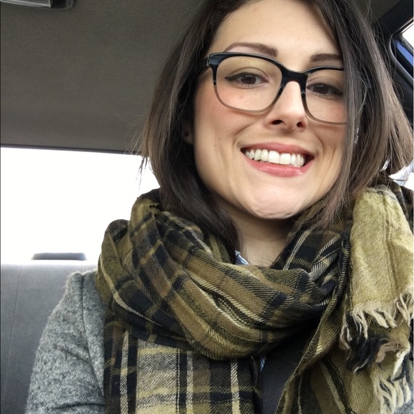Profile Picture of Lauren Brunk (@lbrunk) on Poshmark