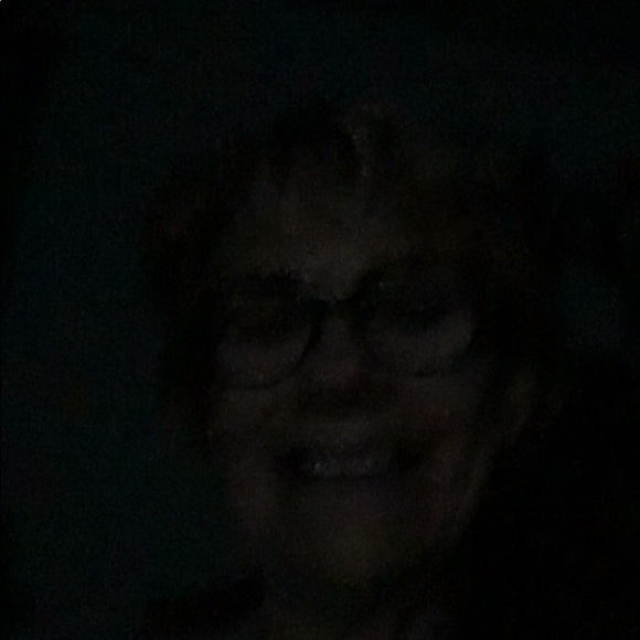 Profile Picture of Colleen Yezik (@cyezik) on Poshmark