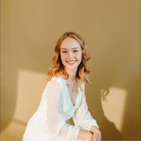 Profile Picture of Natalie Syverson (@n_syverson) on Poshmark