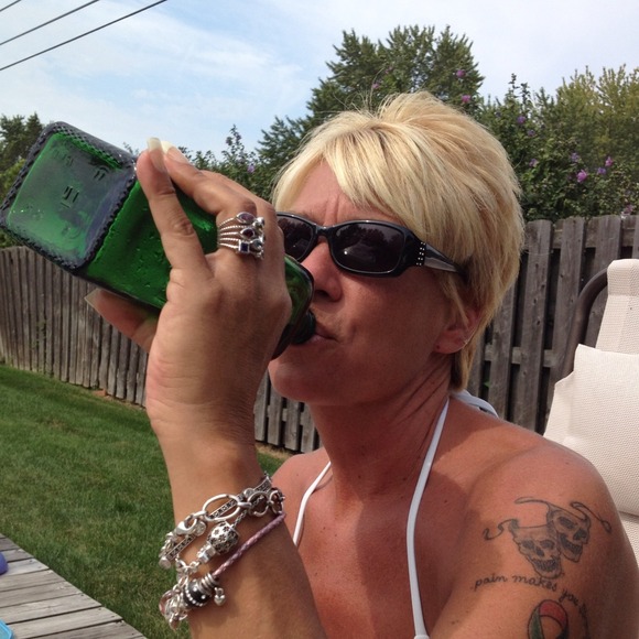 Profile Picture of Andrea Corriveau (@andrea5150) on Poshmark
