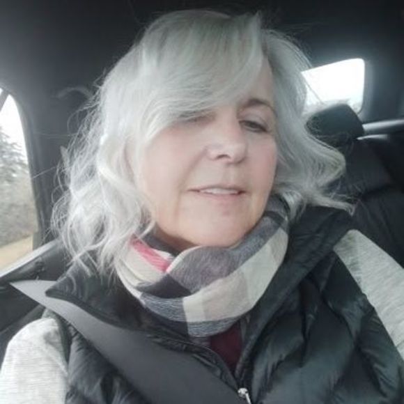 Profile Picture of Lesley Dalin (@ldalin) on Poshmark