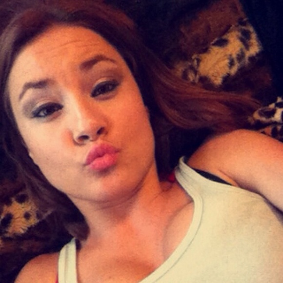 Profile Picture of Lucina Allen (@lil_diamonds) on Poshmark