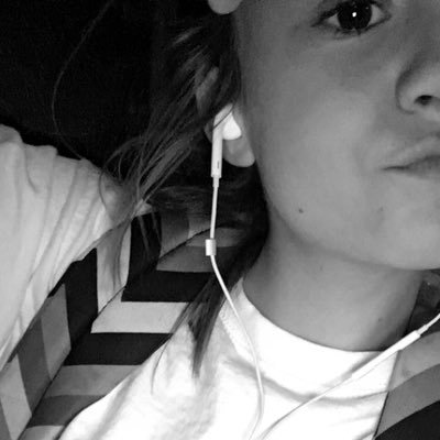 Profile Picture of Cassandra ✌️ (@CasKendall101) on Twitter