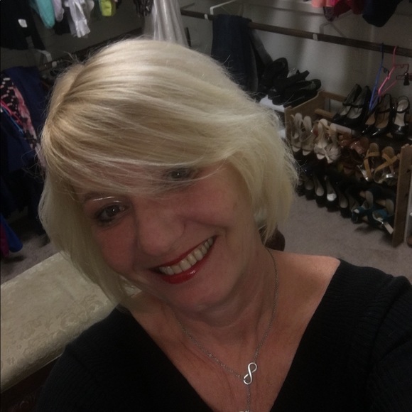 Profile Picture of Joanna Wambold (@joannawambold) on Poshmark