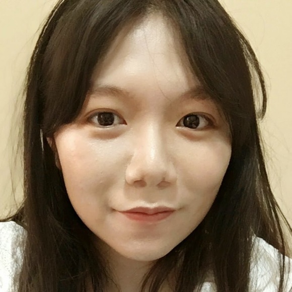 Profile Picture of Coco Chen (@lovecocoooc) on Poshmark