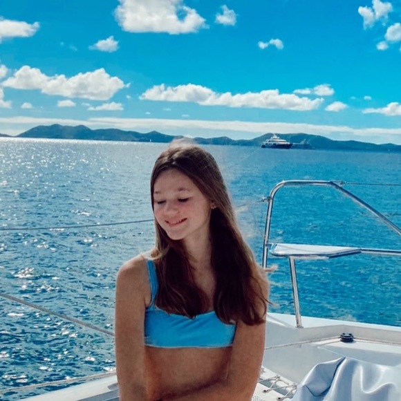 Profile Picture of Elyse Lindvig (@elyselindvig) on Poshmark