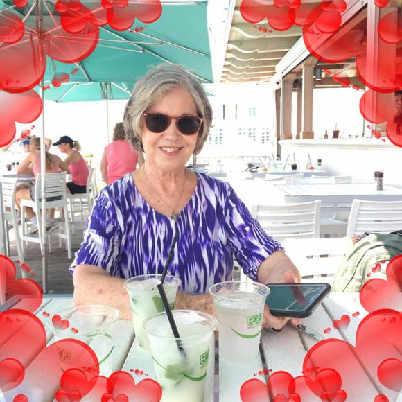 Profile Picture of Phyllis Rizzo (@rizzophyllis) on Poshmark