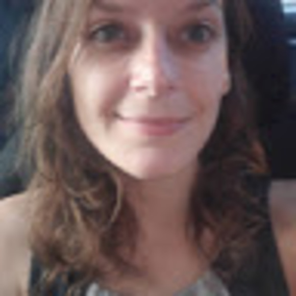 Profile Picture of Zooey Zanger (@zooeyzanger) on Poshmark