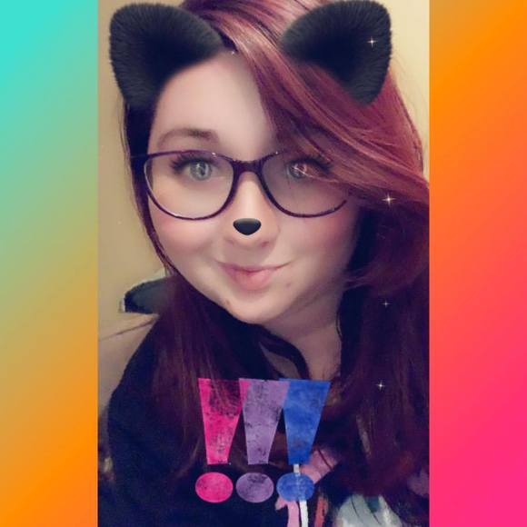 Ali Bozzonetti - Poshmark Profile Picture of Ali Bozzonetti (@alidefysgravity) on Poshmark