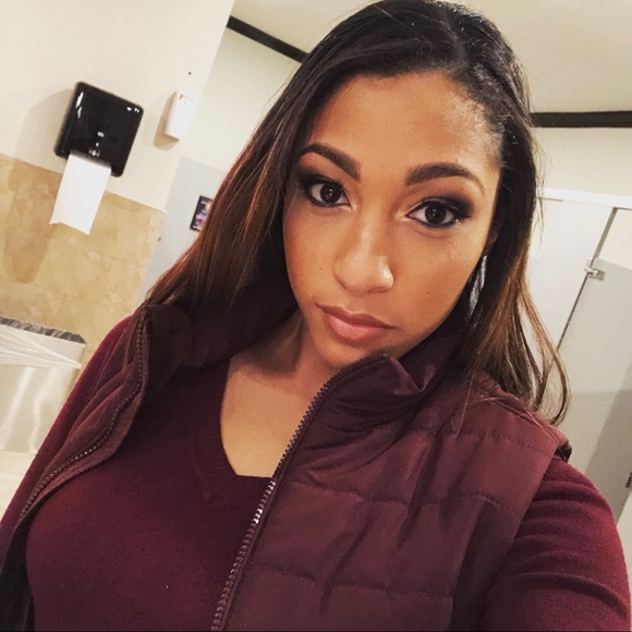 Profile Picture of Kennethia Carter (@kennethia_c) on Poshmark