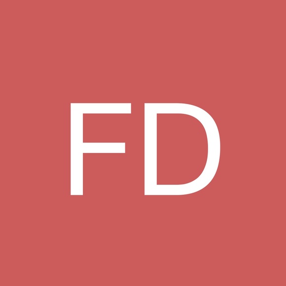 Profile Picture of Fiona Dogaru (@fidogaru) on Poshmark