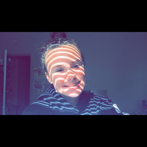 Profile Picture of Ruby Beilby (@rubyb446) on Poshmark