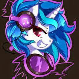 Profile Picture of Haley Crow (@Wolfshadow_14) on Twitter