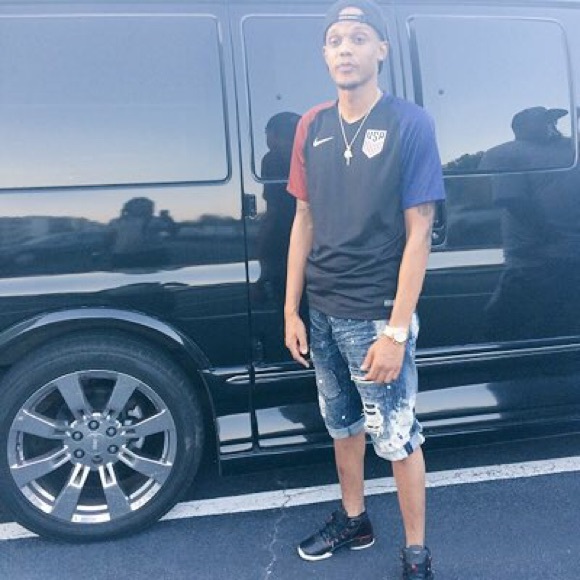 Profile Picture of Mage Green (@mage500) on Poshmark